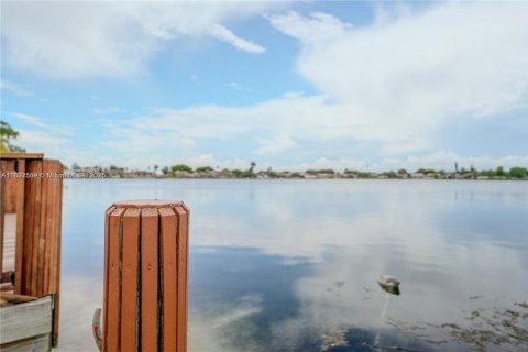 Casa en alquiler en Dania Beach, Florida, 3 dormitorios, 218.32 m2 № 1949221 - foto 4