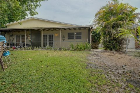 Casa en alquiler en Dania Beach, Florida, 3 dormitorios, 218.32 m2 № 1949221 - foto 7
