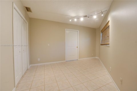 Casa en alquiler en Dania Beach, Florida, 3 dormitorios, 218.32 m2 № 1949221 - foto 20
