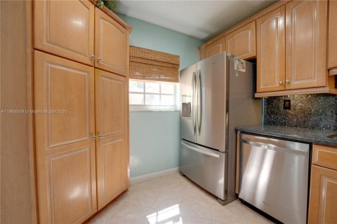 Casa en alquiler en Dania Beach, Florida, 3 dormitorios, 218.32 m2 № 1949221 - foto 15