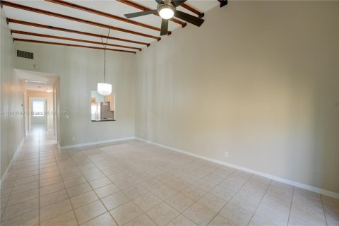 Casa en alquiler en Dania Beach, Florida, 3 dormitorios, 218.32 m2 № 1949221 - foto 11