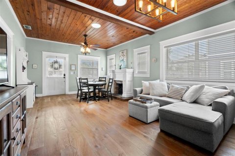 Casa en venta en Tampa, Florida, 3 dormitorios, 117.89 m2 № 1795672 - foto 8