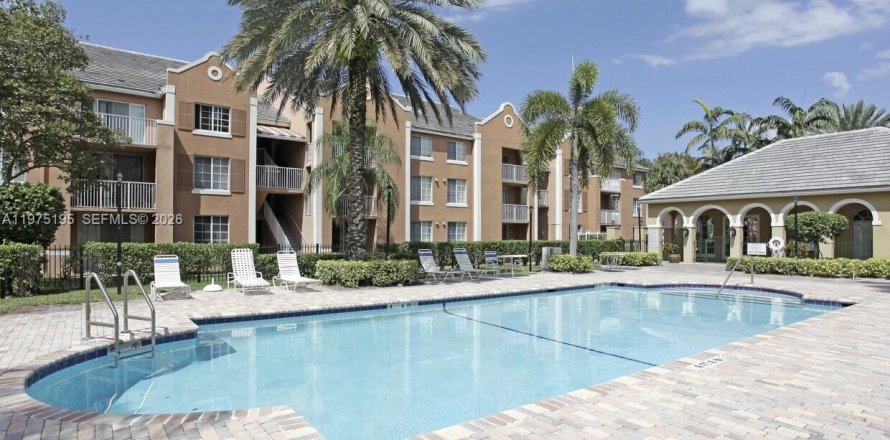 Condo in Pembroke Pines, Florida, 2 bedrooms  № 2036311