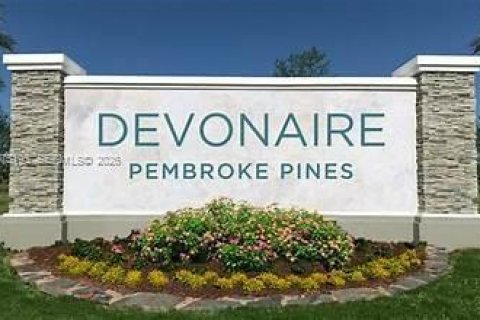 Condo in Pembroke Pines, Florida, 2 bedrooms  № 2036311 - photo 3