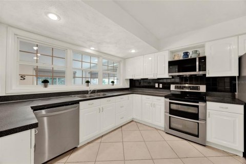 House in Longwood, Florida 4 bedrooms, 241.27 sq.m. № 1598164 - photo 25