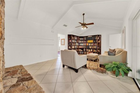 House in Longwood, Florida 4 bedrooms, 241.27 sq.m. № 1598164 - photo 16