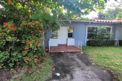 House in Hallandale Beach, Florida 3 bedrooms, 149.2 sq.m. № 1794134 - photo 10
