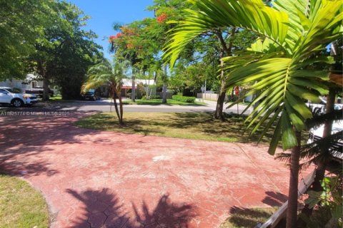 House in Hallandale Beach, Florida 3 bedrooms, 149.2 sq.m. № 1794134 - photo 3