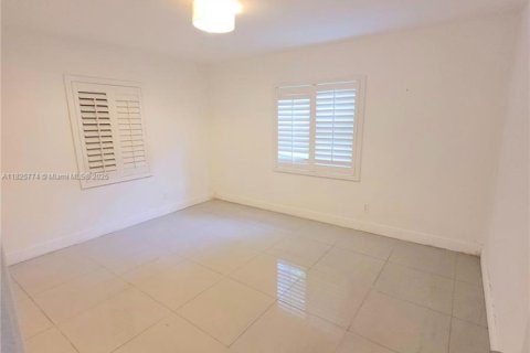 House in Hallandale Beach, Florida 3 bedrooms, 149.2 sq.m. № 1794134 - photo 25