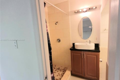 House in Hallandale Beach, Florida 3 bedrooms, 149.2 sq.m. № 1794134 - photo 29