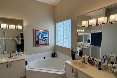 House in Delray Beach, Florida 2 bedrooms, 191.1 sq.m. № 1847766 - photo 10