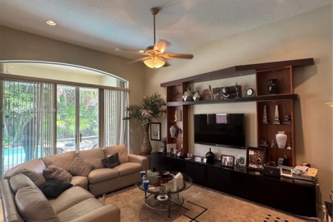 House in Delray Beach, Florida 2 bedrooms, 191.1 sq.m. № 1847766 - photo 4
