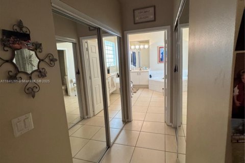 House in Delray Beach, Florida 2 bedrooms, 191.1 sq.m. № 1847766 - photo 8