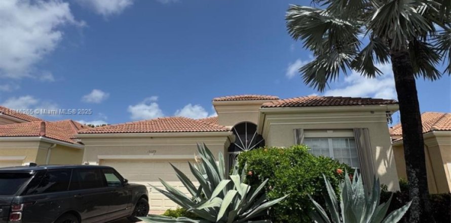 House in Delray Beach, Florida 2 bedrooms, 191.1 sq.m. № 1847766