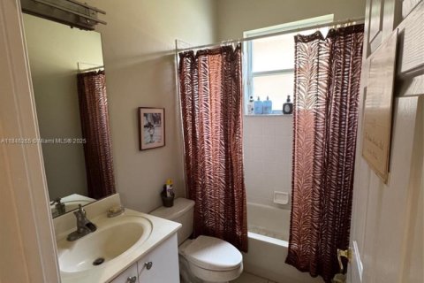 House in Delray Beach, Florida 2 bedrooms, 191.1 sq.m. № 1847766 - photo 16