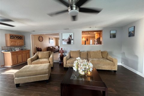 House in Sunrise, Florida 3 bedrooms, 96.99 sq.m. № 1952930 - photo 15