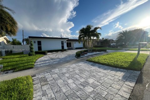 House in Sunrise, Florida 3 bedrooms, 96.99 sq.m. № 1952930 - photo 6