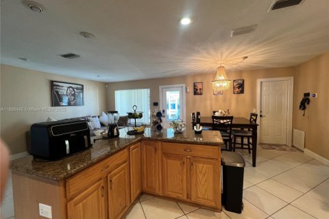 House in Sunrise, Florida 3 bedrooms, 96.99 sq.m. № 1952930 - photo 10