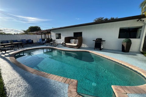 House in Sunrise, Florida 3 bedrooms, 96.99 sq.m. № 1952930 - photo 30