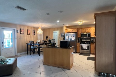 House in Sunrise, Florida 3 bedrooms, 96.99 sq.m. № 1952930 - photo 12