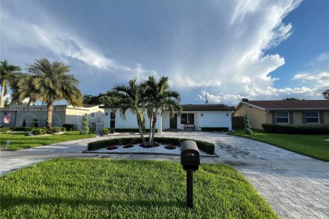 House in Sunrise, Florida 3 bedrooms, 96.99 sq.m. № 1952930 - photo 1