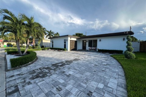 House in Sunrise, Florida 3 bedrooms, 96.99 sq.m. № 1952930 - photo 4