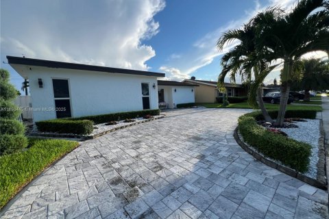 House in Sunrise, Florida 3 bedrooms, 96.99 sq.m. № 1952930 - photo 5