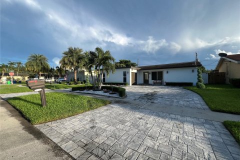 House in Sunrise, Florida 3 bedrooms, 96.99 sq.m. № 1952930 - photo 3