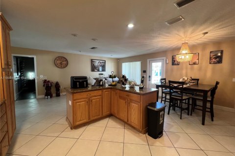 House in Sunrise, Florida 3 bedrooms, 96.99 sq.m. № 1952930 - photo 11