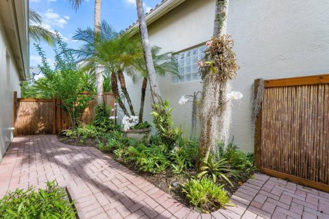 House in Wellington, Florida 3 bedrooms, 212.37 sq.m. № 1073667 - photo 1
