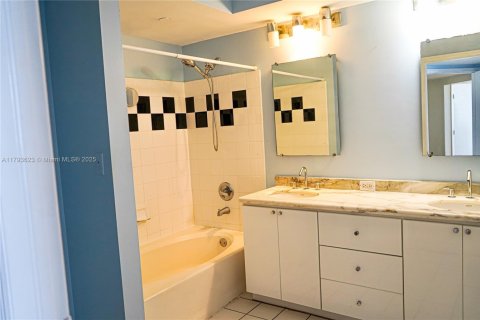 Купить кондоминиум в Майами-Бич, Флорида 2 спальни, 117.24м2, № 2014591 - фото 14