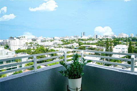 Кондоминиум с 2 спальнями в Майами-Бич, Флорида № 2014591