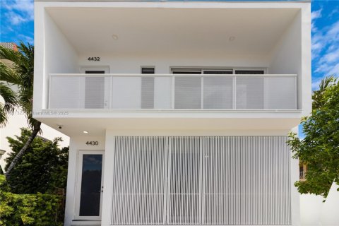 Casa en alquiler en Miami, Florida, 3 dormitorios, 112.41 m2 № 1781494 - foto 11