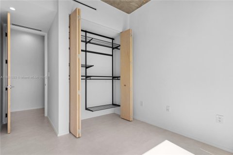 Casa en alquiler en Miami, Florida, 3 dormitorios, 112.41 m2 № 1781494 - foto 27