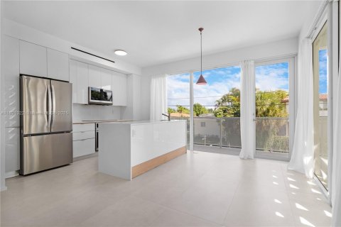 Casa en alquiler en Miami, Florida, 3 dormitorios, 112.41 m2 № 1781494 - foto 16