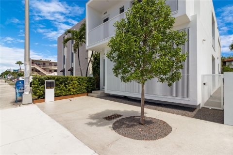 Casa en alquiler en Miami, Florida, 3 dormitorios, 112.41 m2 № 1781494 - foto 10