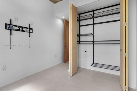 Casa en alquiler en Miami, Florida, 3 dormitorios, 112.41 m2 № 1781494 - foto 28