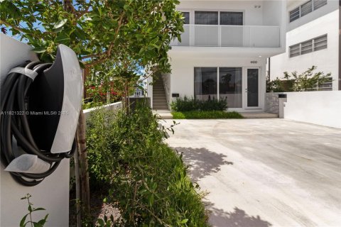 Casa en alquiler en Miami, Florida, 3 dormitorios, 112.41 m2 № 1781494 - foto 6
