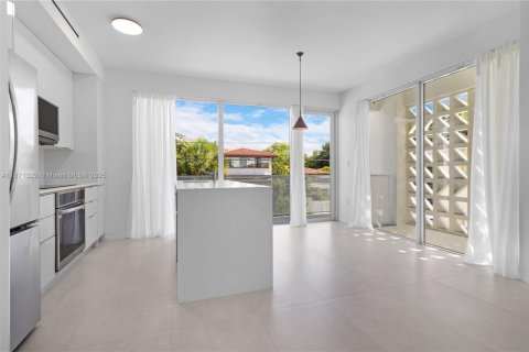 Casa en alquiler en Miami, Florida, 3 dormitorios, 112.41 m2 № 1781494 - foto 18