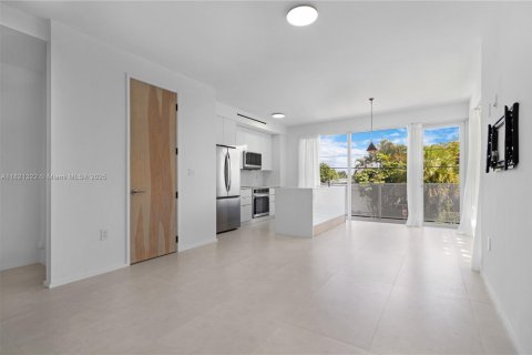 Casa en alquiler en Miami, Florida, 3 dormitorios, 112.41 m2 № 1781494 - foto 14