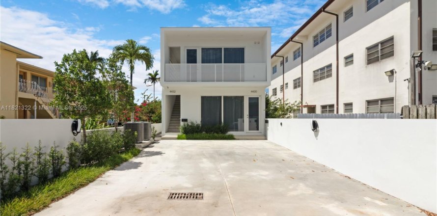 Casa en Miami, Florida 3 dormitorios, 112.41 m2 № 1781494
