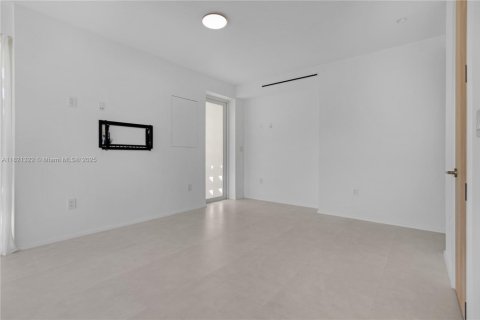Casa en alquiler en Miami, Florida, 3 dormitorios, 112.41 m2 № 1781494 - foto 20
