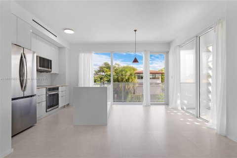 Casa en alquiler en Miami, Florida, 3 dormitorios, 112.41 m2 № 1781494 - foto 17