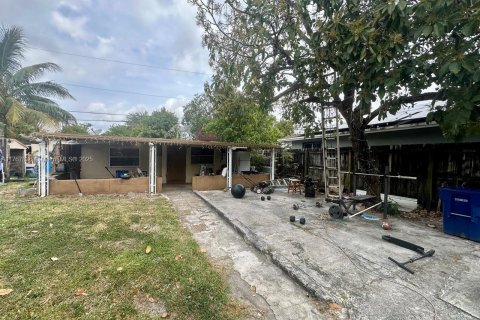 Casa en venta en Miami, Florida, 4 dormitorios, 104.61 m2 № 1938579 - foto 1