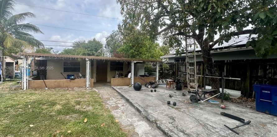 Casa en Miami, Florida 4 dormitorios, 104.61 m2 № 1938579