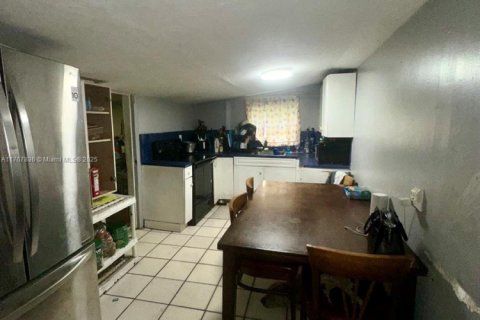 Casa en venta en Miami, Florida, 4 dormitorios, 104.61 m2 № 1938579 - foto 5