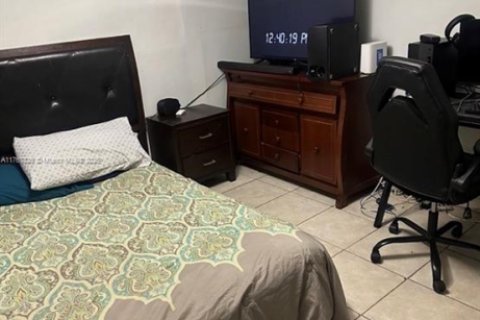 Casa en venta en Miami, Florida, 4 dormitorios, 104.61 m2 № 1938579 - foto 7