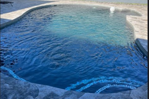 House in Miami, Florida 3 bedrooms, 176.42 sq.m. № 1921589 - photo 5