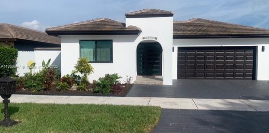 House in Miami, Florida 3 bedrooms, 176.42 sq.m. № 1921589