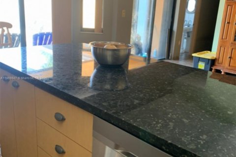 House in Miami, Florida 3 bedrooms, 176.42 sq.m. № 1921589 - photo 12